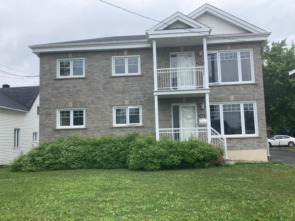 Sorel-Tracy grand logement 5 1/2- immense cour | 3292538