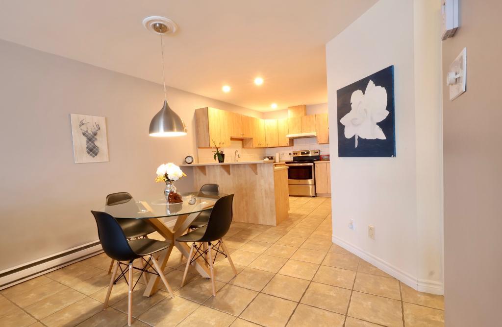 CONDO ENTIÈREMENT MEUBLÉ TOUT INCLUS SECTEUR TRANQUILLE BIEN SITUÉ | 3292658