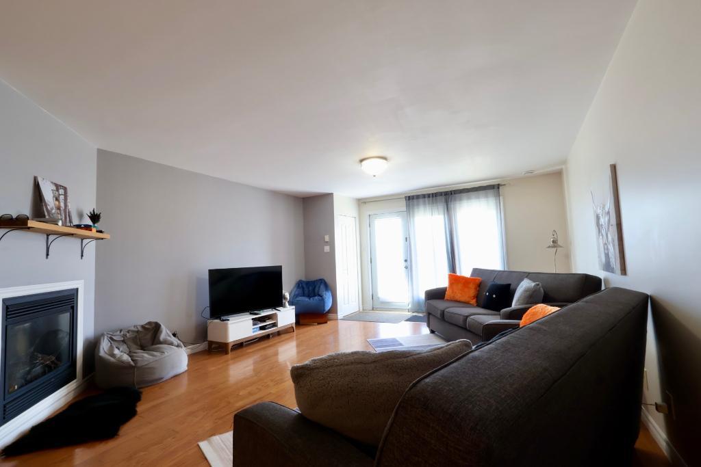 CONDO ENTIÈREMENT MEUBLÉ TOUT INCLUS SECTEUR TRANQUILLE BIEN SITUÉ | 3292658