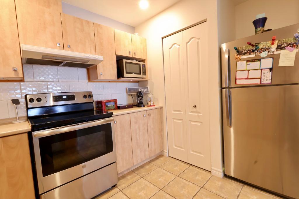 CONDO ENTIÈREMENT MEUBLÉ TOUT INCLUS SECTEUR TRANQUILLE BIEN SITUÉ | 3292658
