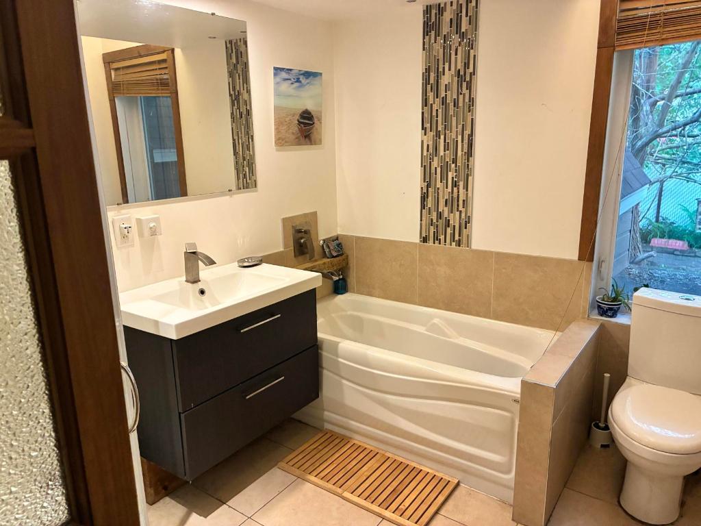 🌟 Grand 4 ½ lumineux TOUT INCLUS avec cour privée et stationnement – Disponible le 1er juillet | 3292682