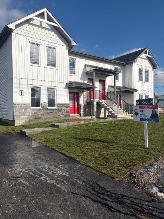 Grand 4 et demi avec garage privé chauffé | 3292717