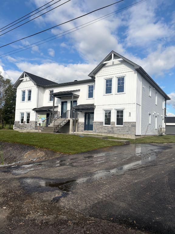 Grand 4 et demi avec garage privé chauffé | 3292717