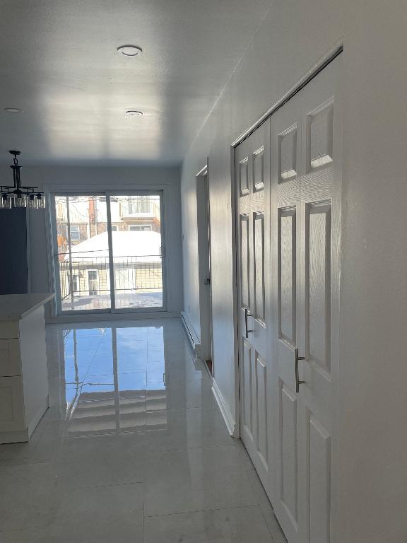 Grand 5 ½ entièrement rénové à Longueuil – Disponible maintenant! | 3292738