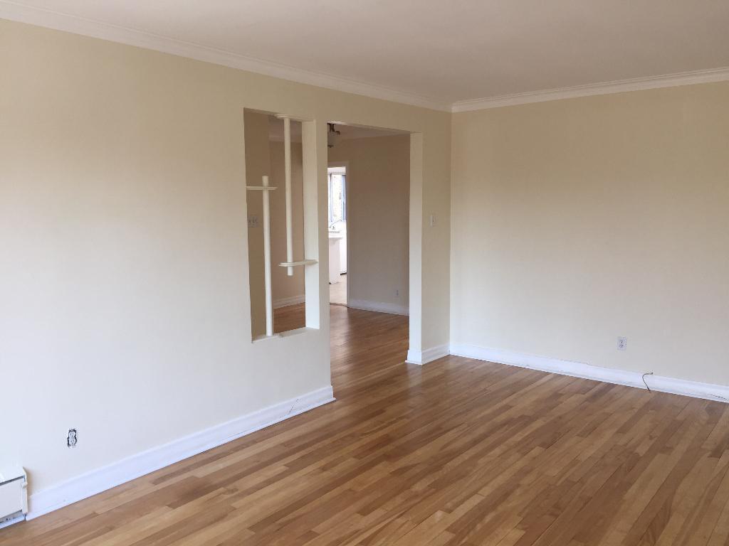 6 1/2 Upper Duplex, Very Conveniently Located in Ville St. Laurent | 3292760