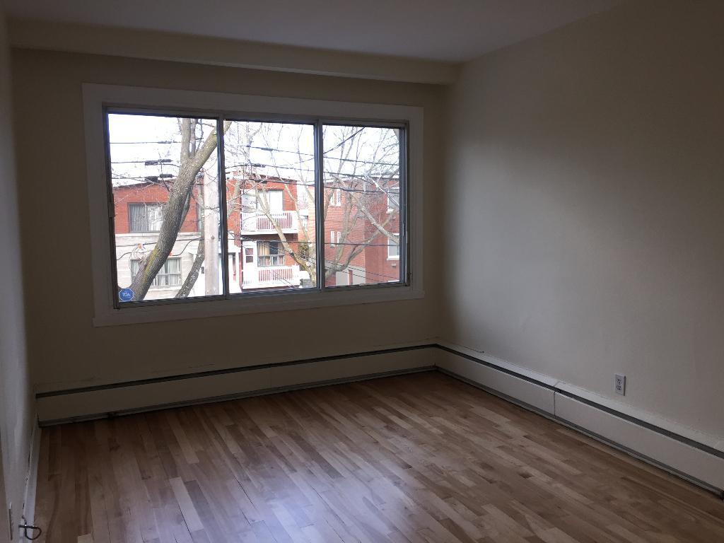 6 1/2 Upper Duplex, Very Conveniently Located in Ville St. Laurent | 3292760