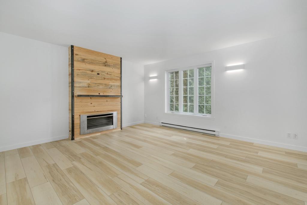 Disponible 1er juillet 2026 Maison entièrement rénovée en 2026 : 3 chambres avec balcon et accès à la cour arrière Sainte-Adèle | 3292761