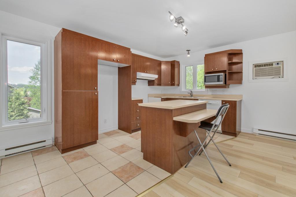 Disponible 1er juillet 2026 Maison entièrement rénovée en 2026 : 3 chambres avec balcon et accès à la cour arrière Sainte-Adèle | 3292761