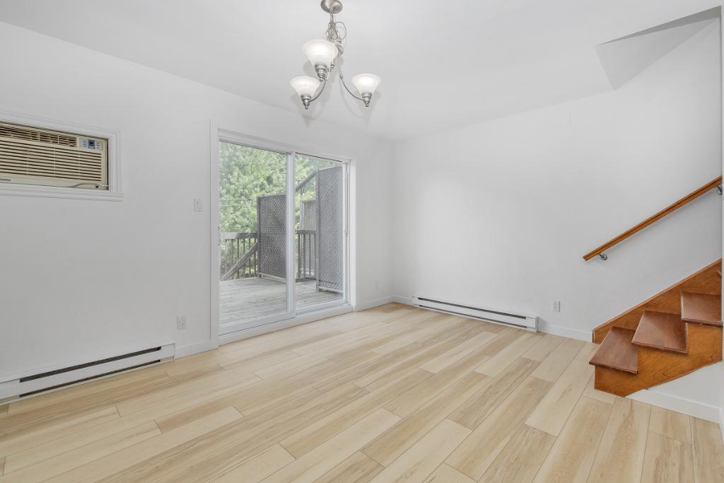 Disponible 1er juillet 2026 Maison entièrement rénovée en 2026 : 3 chambres avec balcon et accès à la cour arrière Sainte-Adèle | 3292761