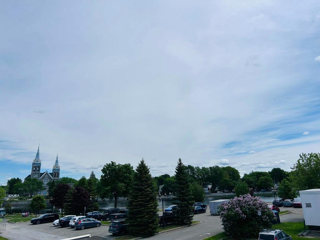 Magnifique appartement parfaitement situé au centre-ville de Farnham (2600 pi carrés) | 3292765