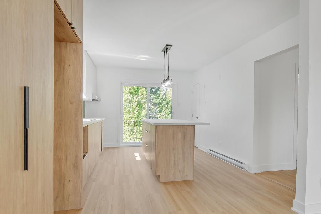 IMMENSE LOGEMENT 5 ET DEMI, Complètement rénové! | 3292786