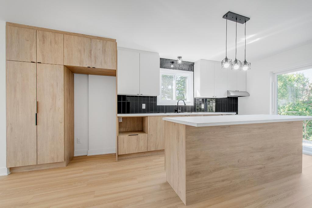 IMMENSE LOGEMENT 5 ET DEMI, Complètement rénové! | 3292786