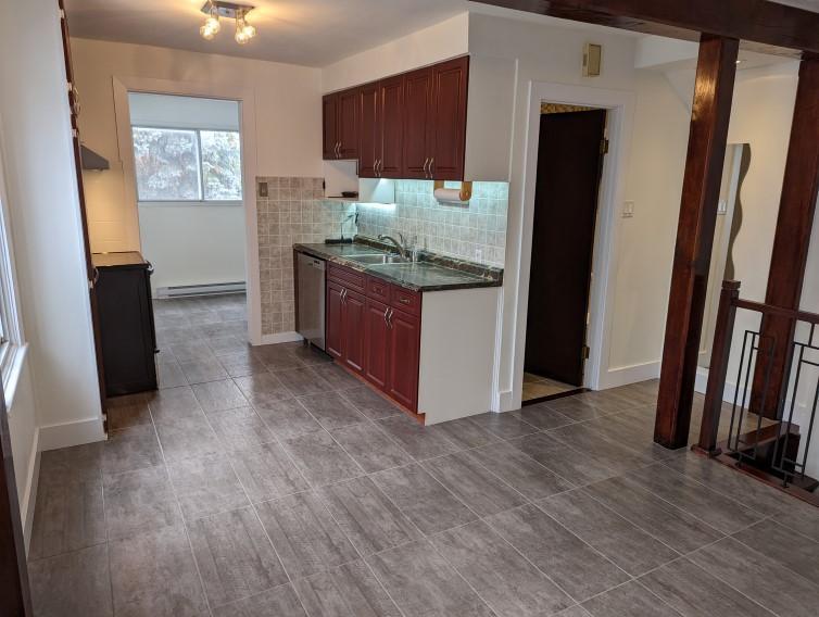 Appartement sur deux niveaux-Comme une maison, au cœur d'Ahuntsic ! | 3292799
