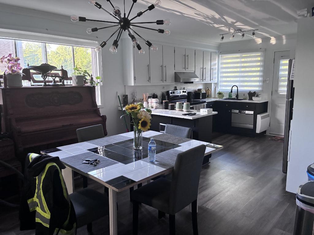 Grand 5 1/2 au RDC d'un triplex avec cour arriere | 3292810