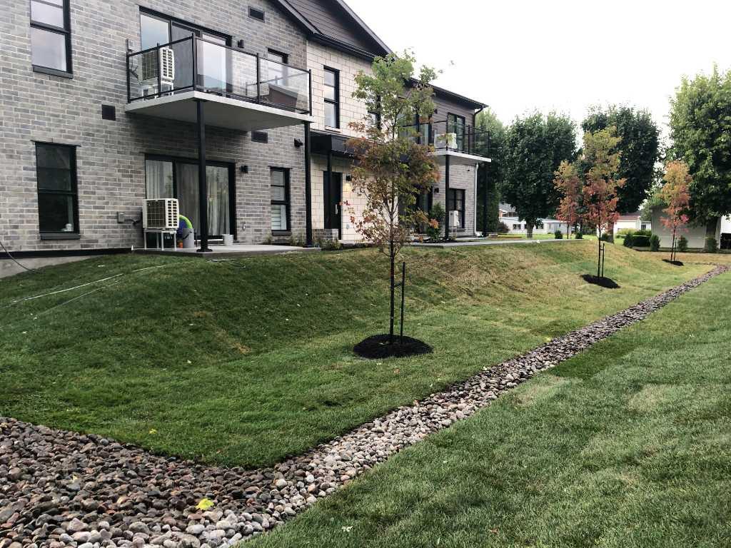 5 ½ St-Contant, Garage souterrain, rue calme et familiale, bas cout d'énergie, très belle clientèle calme | 3292818