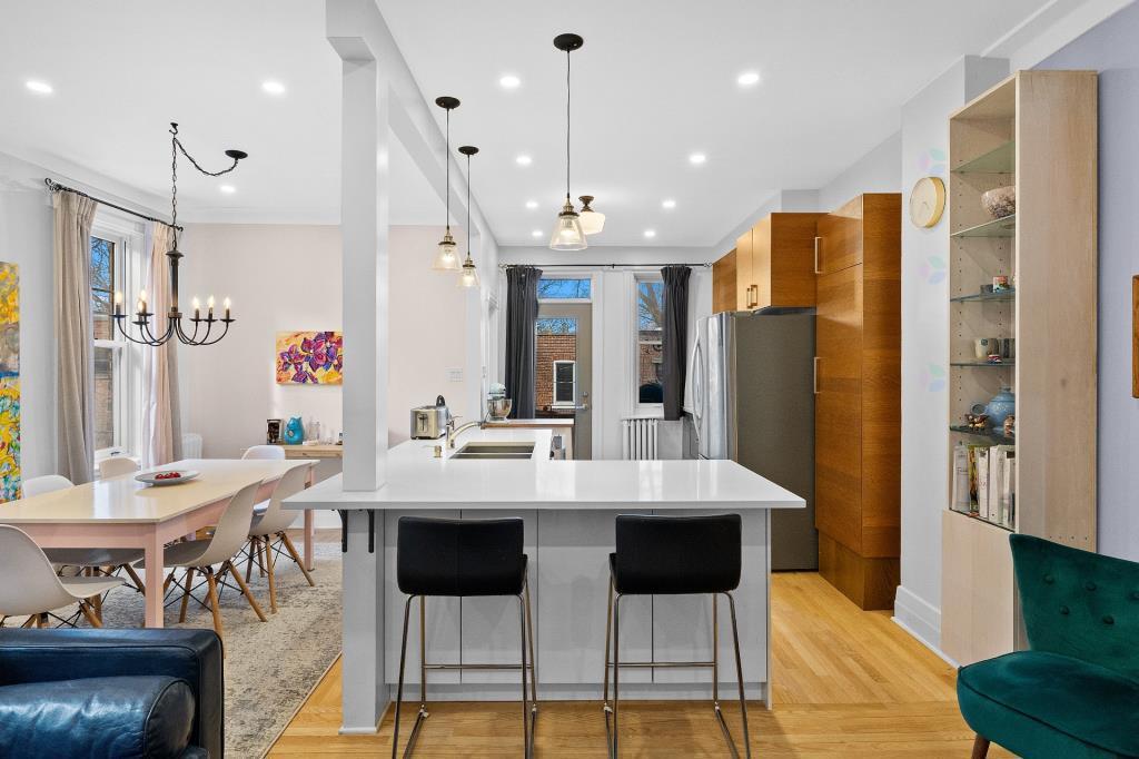 Splendide haut de duplex entièrement rénové à aire ouverte – 3 CAC + 2 balcons au cœur de NDG (chauffage inclus) | 3292836