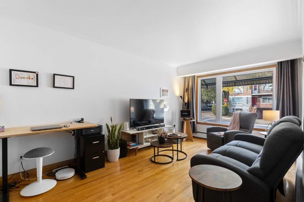 Bas de duplex avec ELECTROS, COUR PRIVÉE, GARAGE et 2 SALLES DE BAINS COMPLÈTES, A/C MURALE. | 3292839