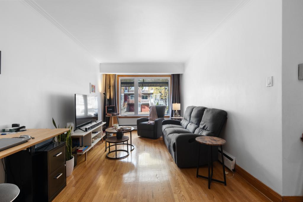 Bas de duplex avec ELECTROS, COUR PRIVÉE, GARAGE et 2 SALLES DE BAINS COMPLÈTES, A/C MURALE. | 3292839