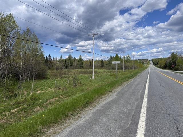 Ste-Praxède, Chaudière-Appalaches. Grand terrain de 180 140 pi.ca. en zonage BLANC. Hydro disponible, borné par le Ruisseau Jackman. | 3292902