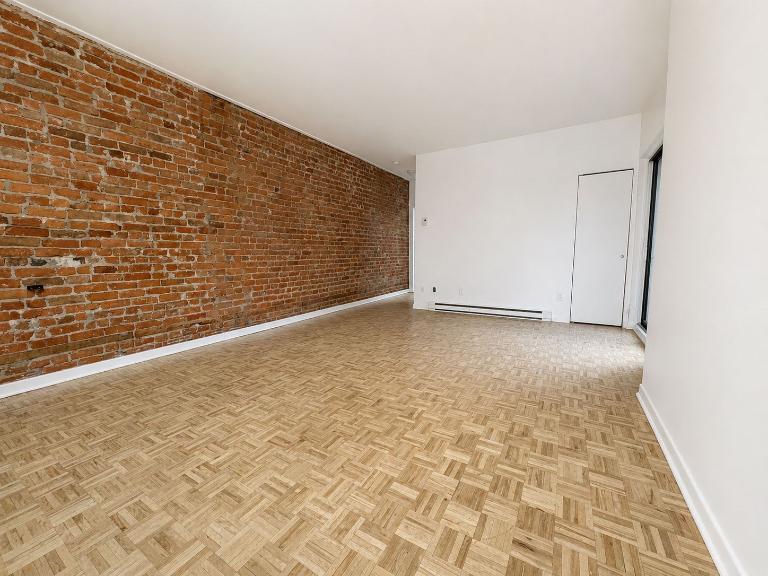 Superbe 3 1/2 rue St-Urbain, Montréal! | 3293641