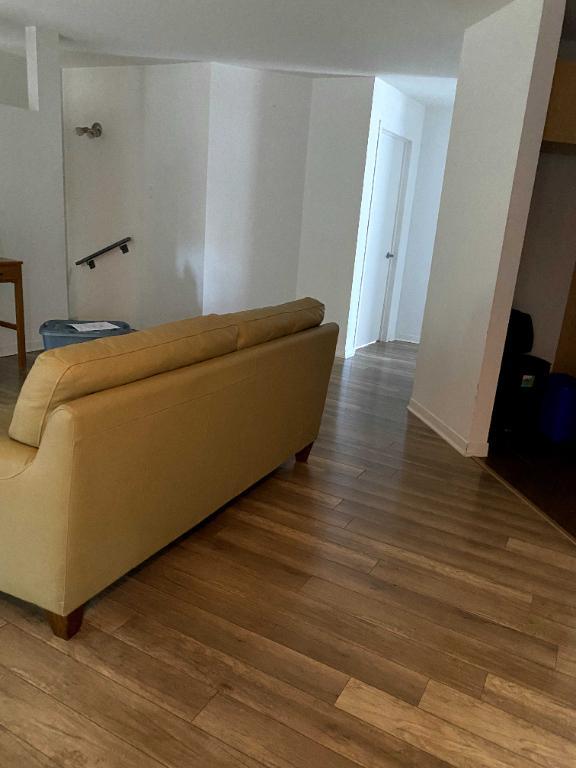 GRAND 51/2 SUR 2 ÉTAGES, 2 S.D.B COMPLÈTES , LOCKER, . TERRASSE, ENTRÉE INDÉPENDANTE | 3300963