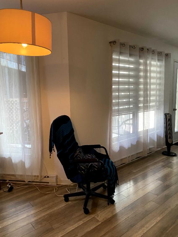 GRAND 51/2 SUR 2 ÉTAGES, 2 S.D.B COMPLÈTES , LOCKER, . TERRASSE, ENTRÉE INDÉPENDANTE | 3300963