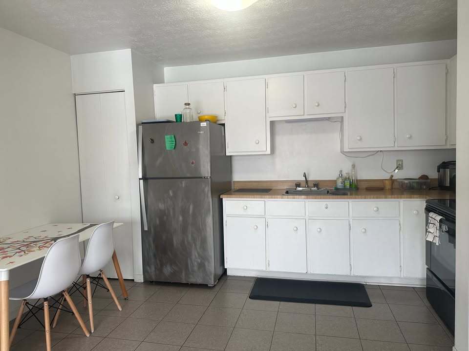 | BEAU 3 1/2 AVEC ESPACE BUREAU | | 3294460