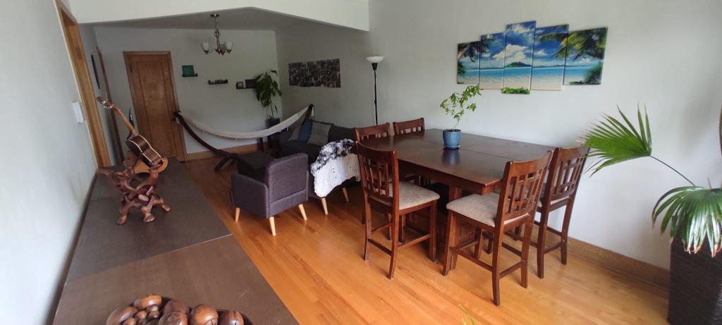 Cession de bail : Spacieux appartement sur 2 étages avec garage | Face au parc | Métro Sauvé | 3295063