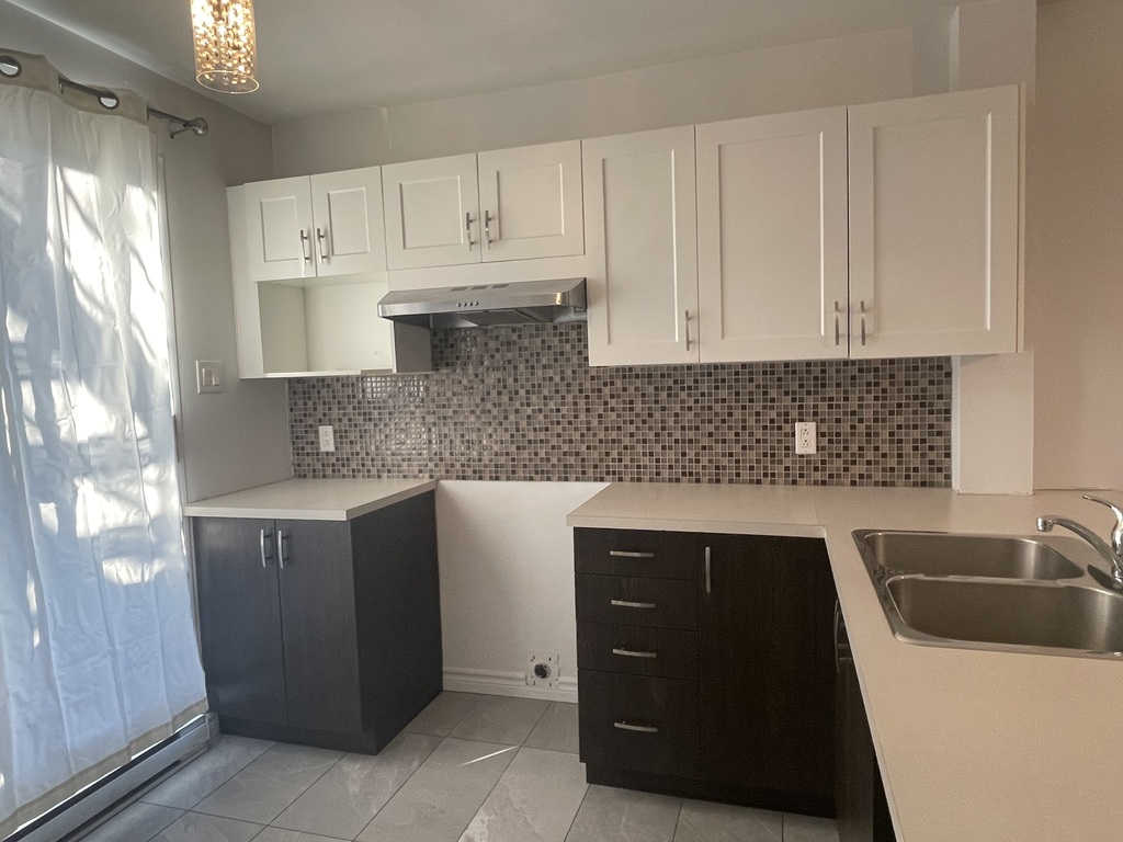 5 1/2 RC Avec Balcon Et Cours Privé | 3295184