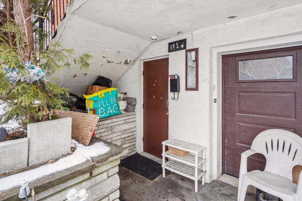 3 1/2 basement apt | 3295210