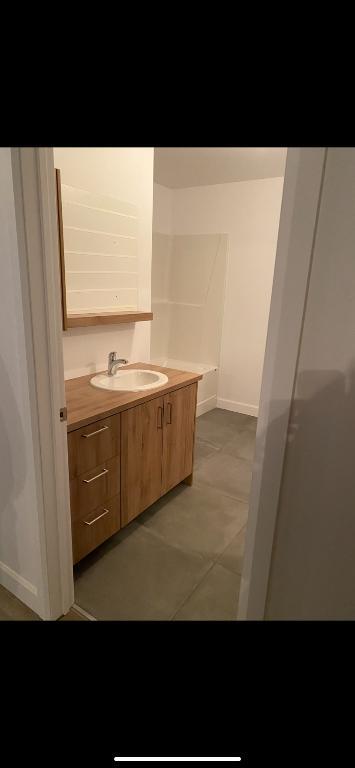 4 et demie Warwick *Animaux permis* | 3295231