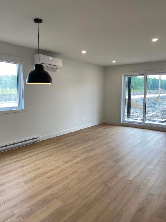 *Magnifique 5 1/2 et 4 1/2 + complétement neuf et moderne* | 3295236
