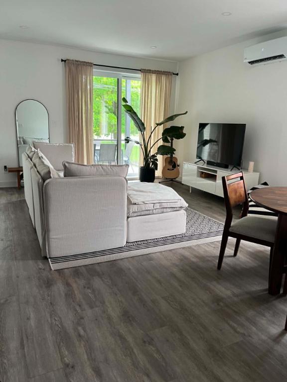 Appartement 4 et demi de style condo/ 2 bedroom apartment for Rent | 3295282