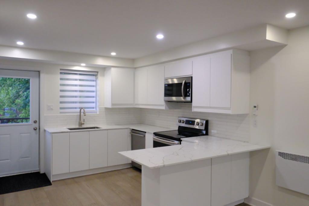 4 1/2 (Rénové, stationnement, électro inclus) | 3295317