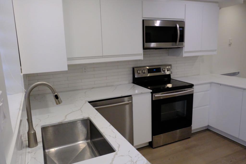 4 1/2 (Rénové, stationnement, électro inclus) | 3295317