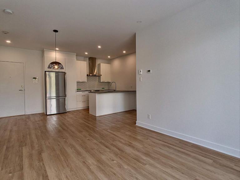 4 1/2 avec 2 sdb à louer Lasalle stationnement inclus. | 3295323