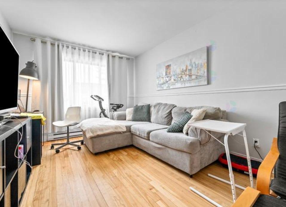 Grand 5 1/2 à louer pour le 1er juillet au 9310 avenue Bruchési à Montréal , Faites -vite! | 3295324