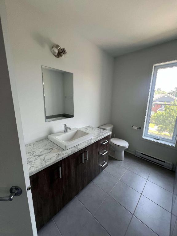 Grand 4 1/2 à Mascouche avec 2 parking sous-terrain et droits aux animaux | 3295328