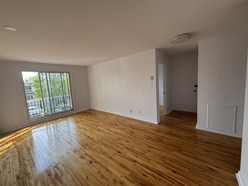 Grand 4 1/2 Rénové à St-Léonard | 3296493