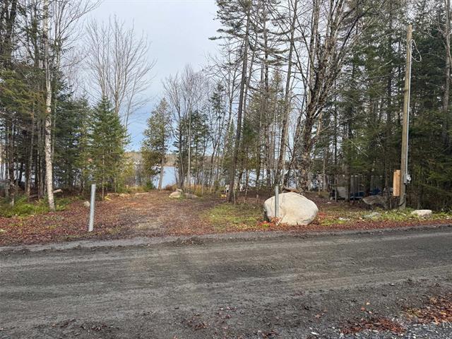 Petit Lac Lambton, Estrie. Terrain aménagé de 16 943 pi.ca. directement au bord de l’eau. Beau rivage, baignable et navigable. Une rareté! | 3297617