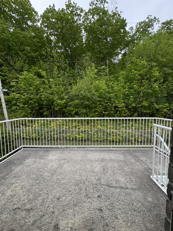 IMMENSE 5½ De 1800 Pi² à Boisbriand | 3297158