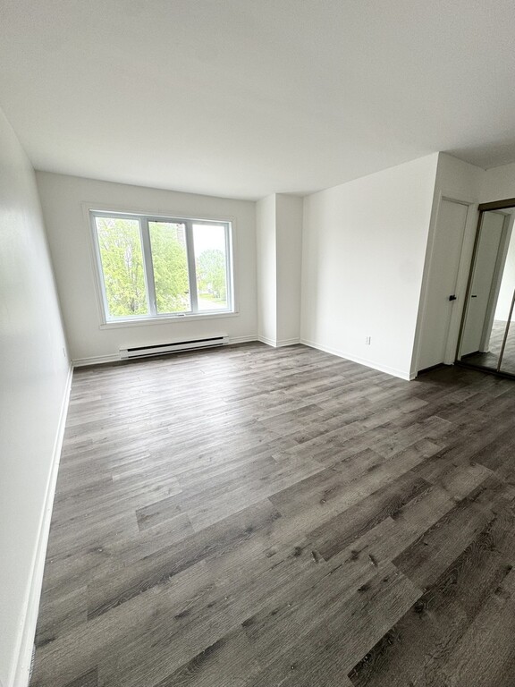 IMMENSE 5½ De 1800 Pi² à Boisbriand | 3297158