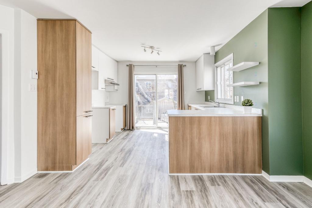 SAINTE-THÉRÈSE 4 1/2 **SUPERBE LOGEMENT COMPLÈTEMENT RÉNOVÉ ET BIEN SITUÉ!** | 3297198