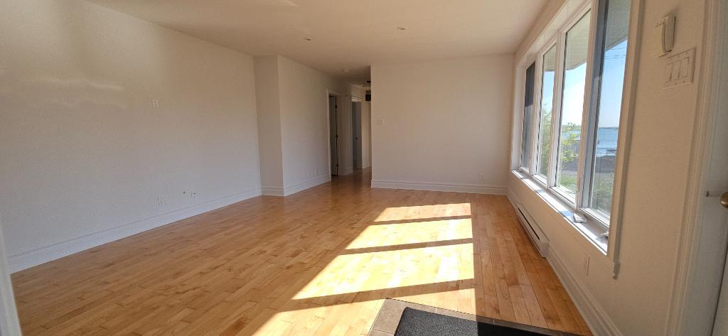 Maison à Louer – Bord de l’Eau – 4 Chambres & 2 Salles de Bain – Libre Immédiatement | 3297232