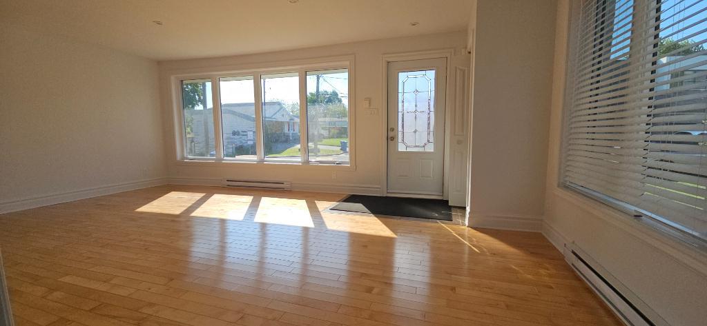 Maison à Louer – Bord de l’Eau – 4 Chambres & 2 Salles de Bain – Libre Immédiatement | 3297232