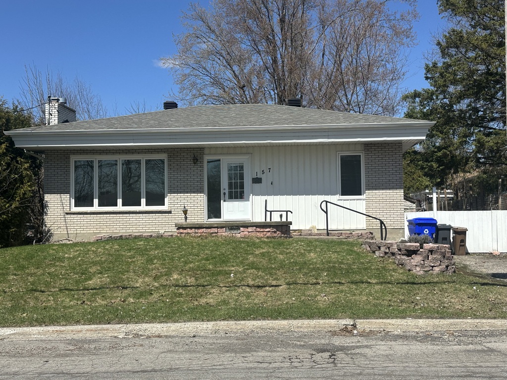 Beau Sous-sol De 2 CC | 3297339