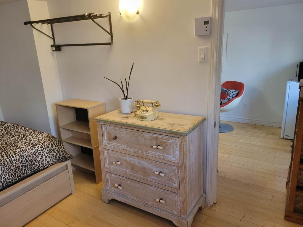 Petit studio 2 1/2, belle vue sur terrain boisé près de l'eau | 3297367