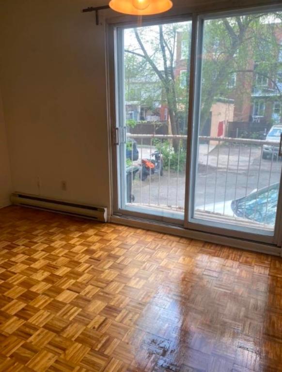 Petite Italie 3 1/2 | 3297371