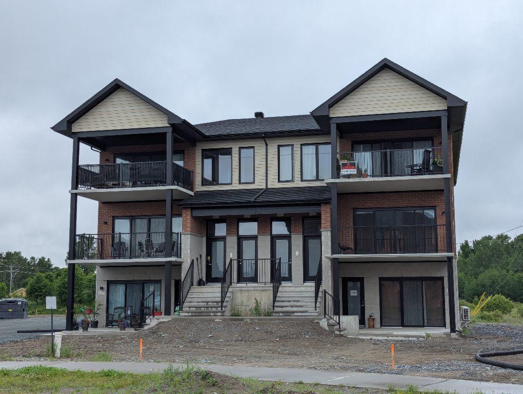 ** 1 MOIS GRATUIT ** GRAND 5½ LUXUEUX 2025 QUARTIER TRANQUILLE | 3297409