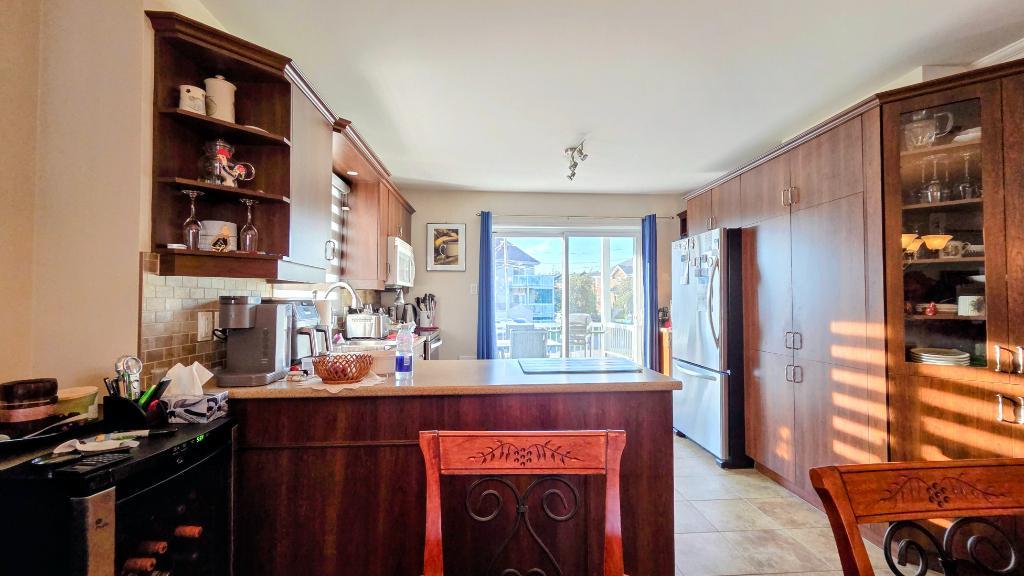 Carrefour Laval très jolie et grand 4 ½ de style condo, situé au 1er étage d’un triplex | 3297417